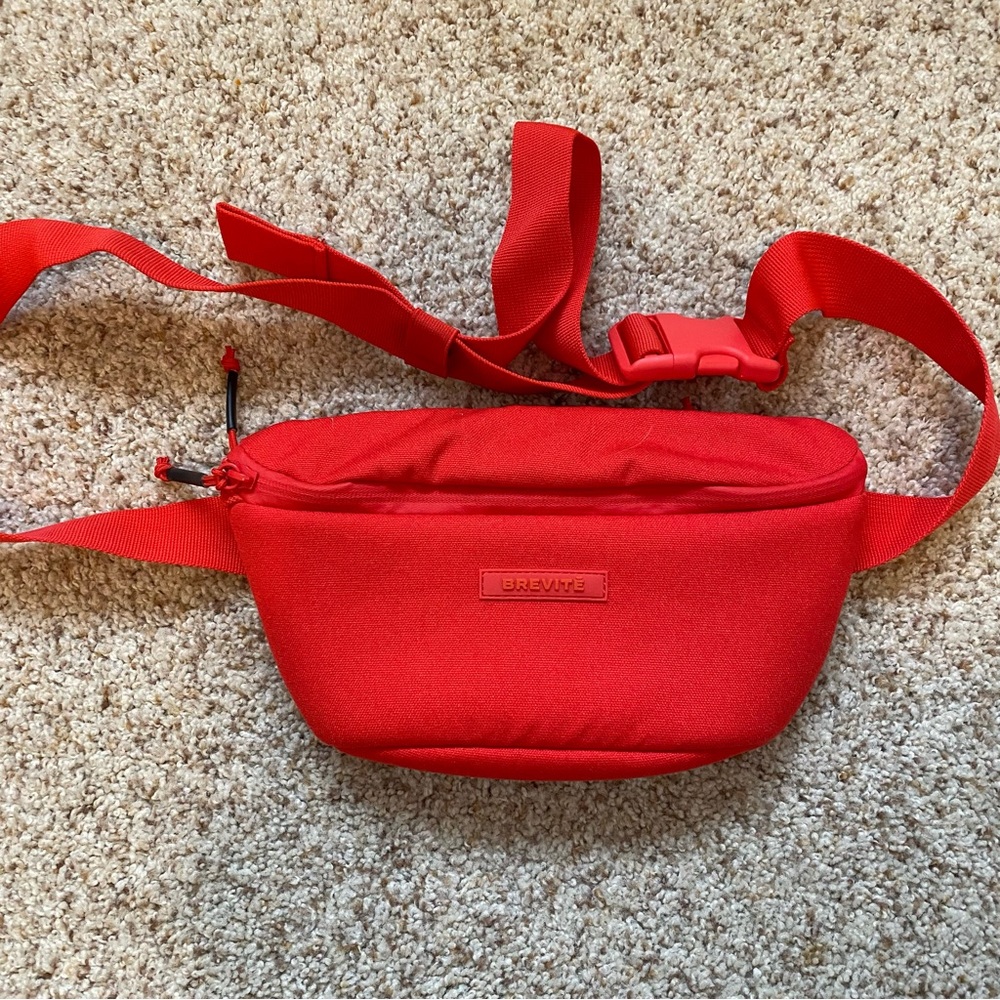 BREVITE Crossbody